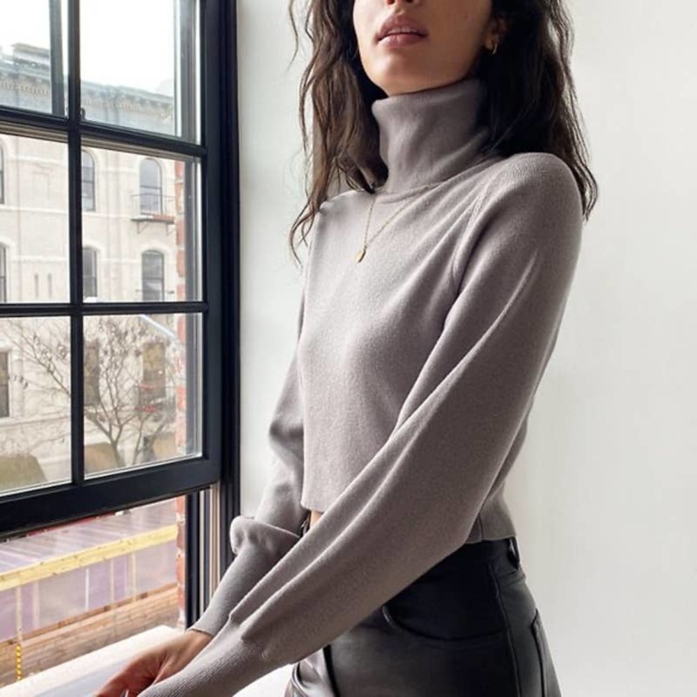 Aritzia Wilfred Rebecca Cropped Turtleneck Sweater Size S - Picture 3 of 11